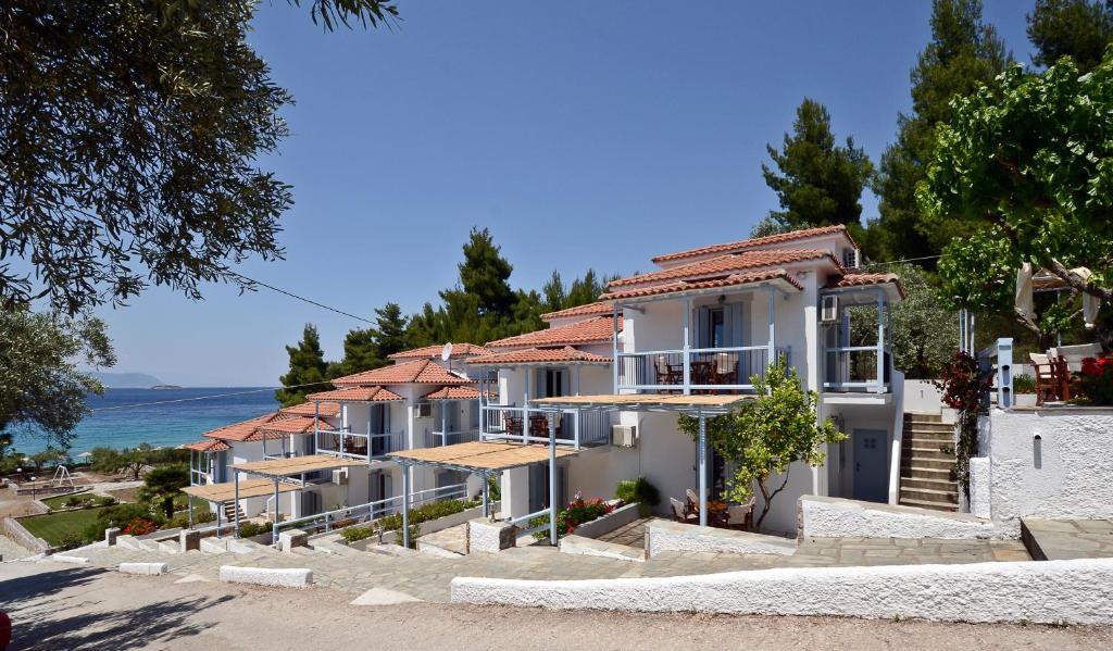Milia Beach Apartments Paralia Milia ภายนอก รูปภาพ